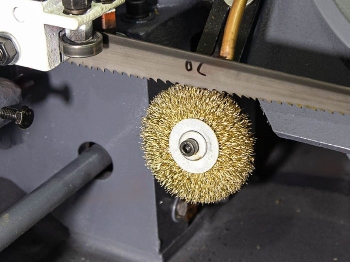 Полуавтоматический двухстоечный ленточнопильный станок G4220