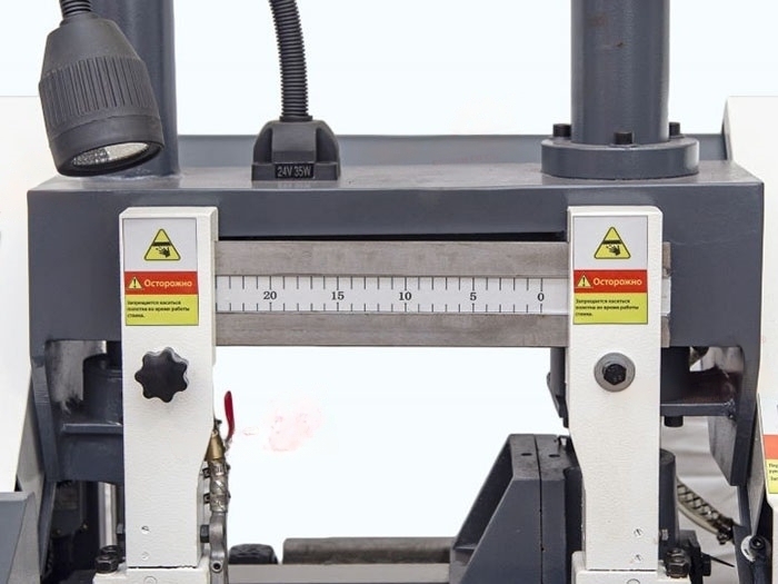 Полуавтоматический двухстоечный ленточнопильный станок G4220