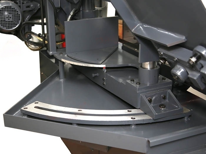 Полуавтоматический двухстоечный ленточнопильный станок G4250Z с поворотной рамой