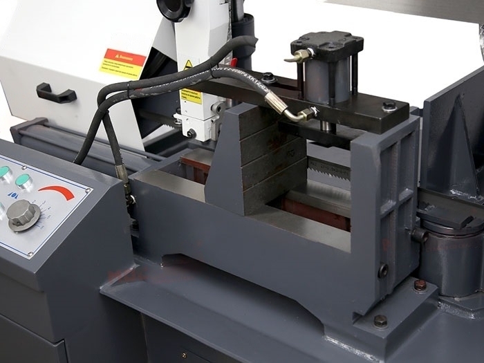 Полуавтоматический двухстоечный ленточнопильный станок G4250Z с поворотной рамой