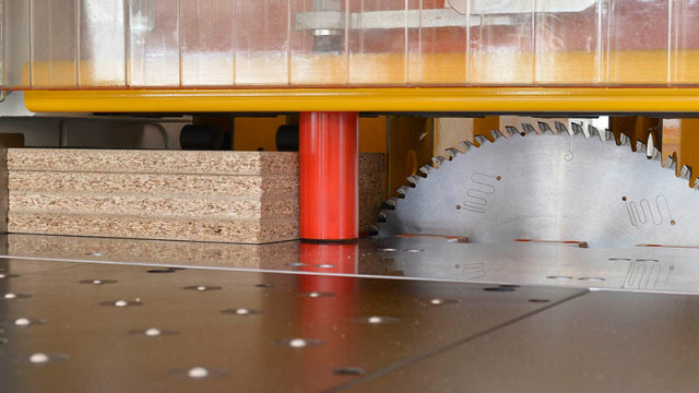 Раскроечный центр Filato NP-330FG