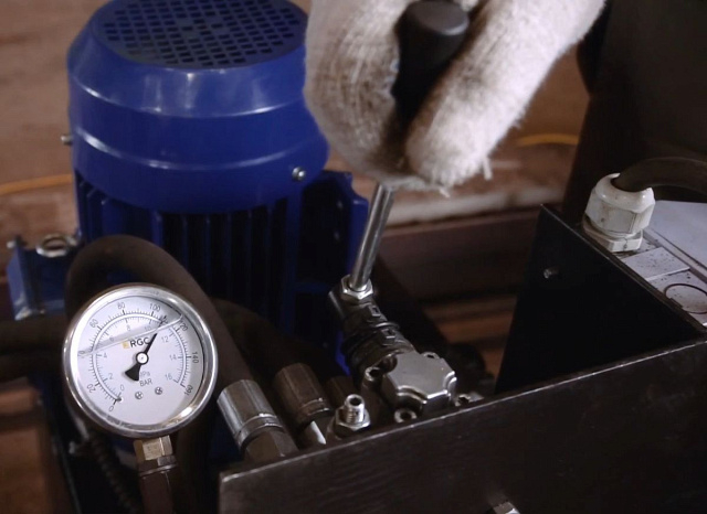 Пресс гидравлический для бруса IRONMAC Press 200/4 ,5 HM