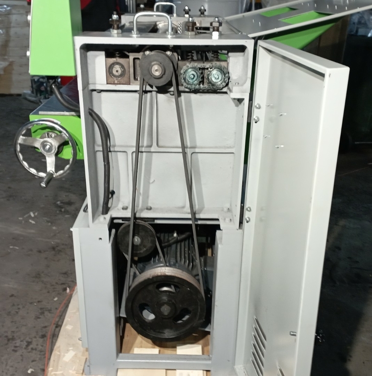 Рейсмусовый станок с электро подъёмом стола, ширина обработки 1000мм LTT МВ1010НL