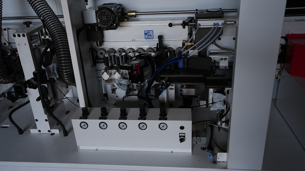 Кромкооблицовочный автоматический станок ALTESA ADVANTAGE 5000 EVO