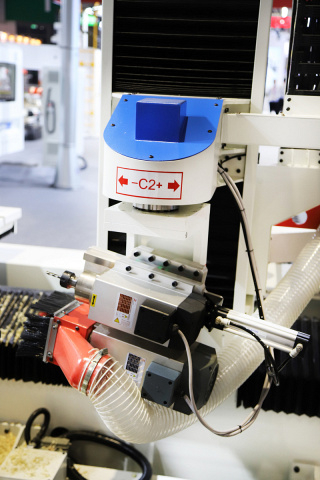 Пятиосевой обрабатывающий центр QUADRO JET ECO