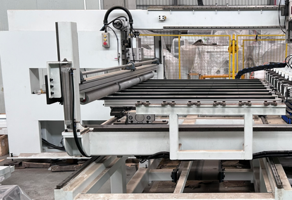 Фрезерный обрабатывающий центр пакетного раскроя с присадкой ChangFeng CF-JET3020.CNC