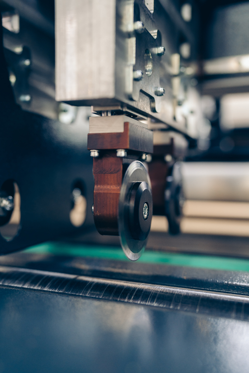 Автоматический станок для резки и рилевки картона NEOBOX 7