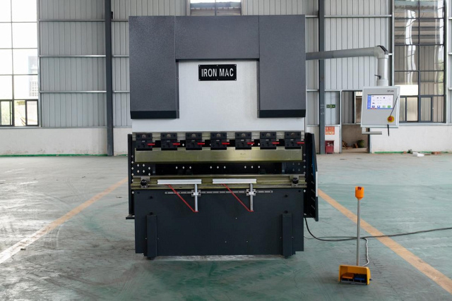 Гидравлические листогибочные прессы IRONMAC HPB-T 80/2500