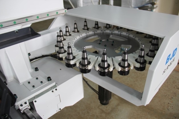 Обрабатывающий центр с ЧПУ BJD X232 2030