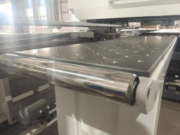 Сверлильно-присадочный станок с ЧПУ HOLD HB711KH8