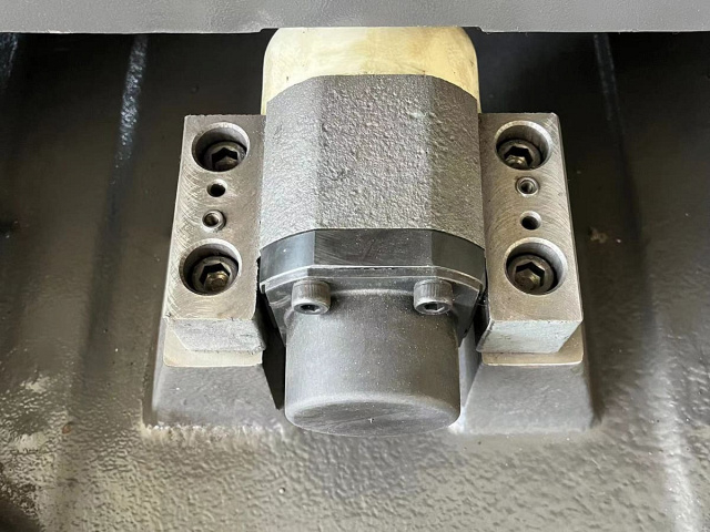 Вертикальный обрабатывающий центр KVL850 (VMС-850L) (Р)