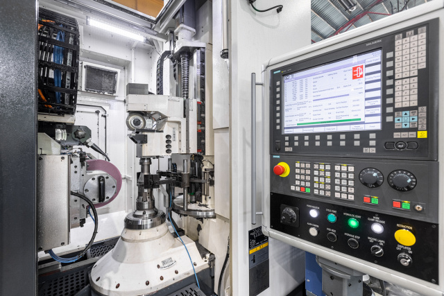 Зубошлифовальный  станок с ЧПУ SPITZEN SGG-320