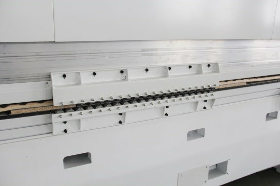 Кромкооблицовочный автоматический станок  BJD F832JSR