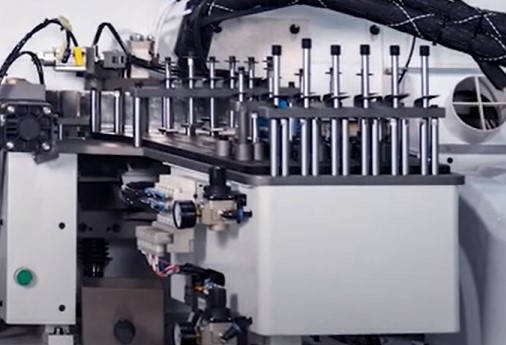 Автоматический кромкооблицовочный станок KDT KE-526G