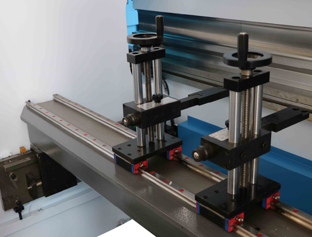 Гидравлический листогибочный пресс с ЧПУ HPB 50/2500