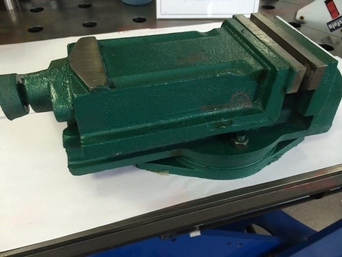 Радиально-сверлильный станок DM 20