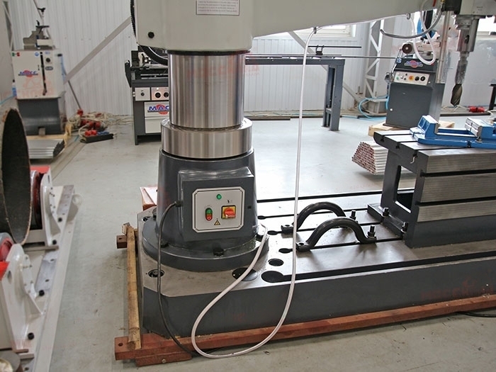 Радиально-сверлильный станок FR 5016