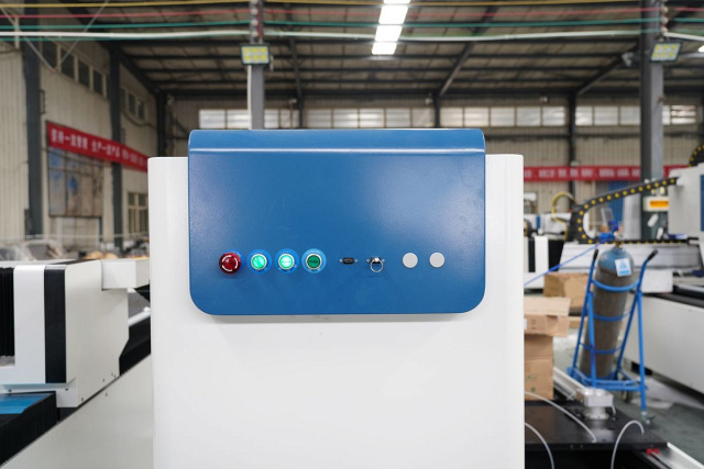 Оптоволоконная установка лазерного раскроя с модулем для обработки труб LX