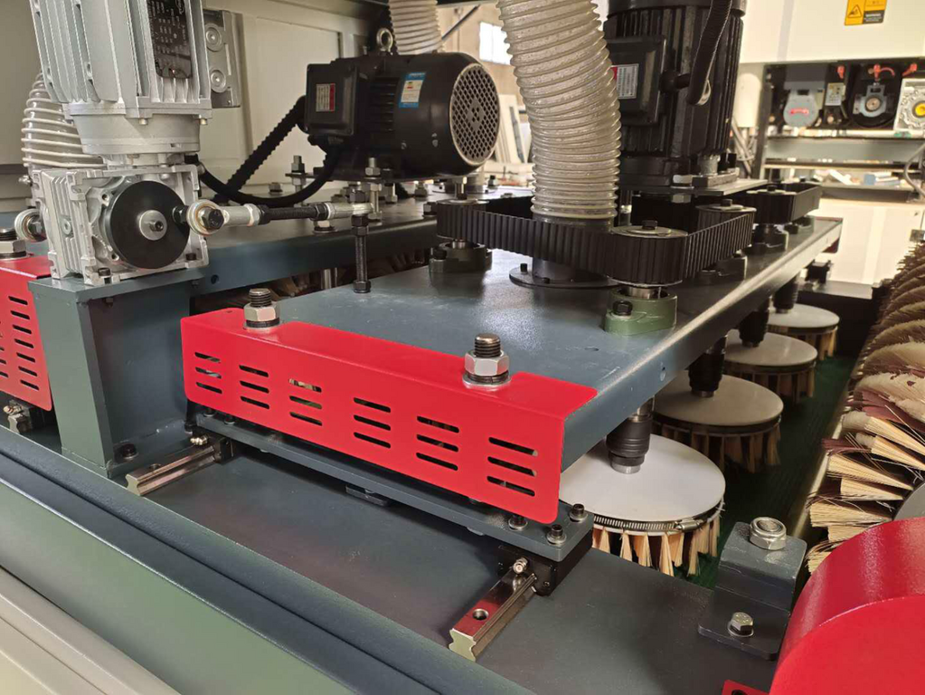 Рельефно-шлифовальный станок DELTAMACHINERY DM-RS1000-6FH