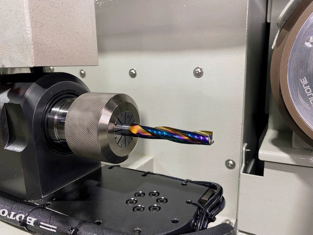 Четырехосевой заточной станок с ЧПУ IRONMAC TURBO