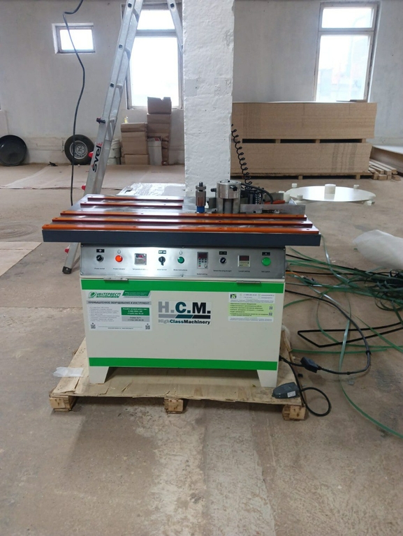 Кромкооблицовочный станок для прямых и радиусных деталей  HCM GENESIS