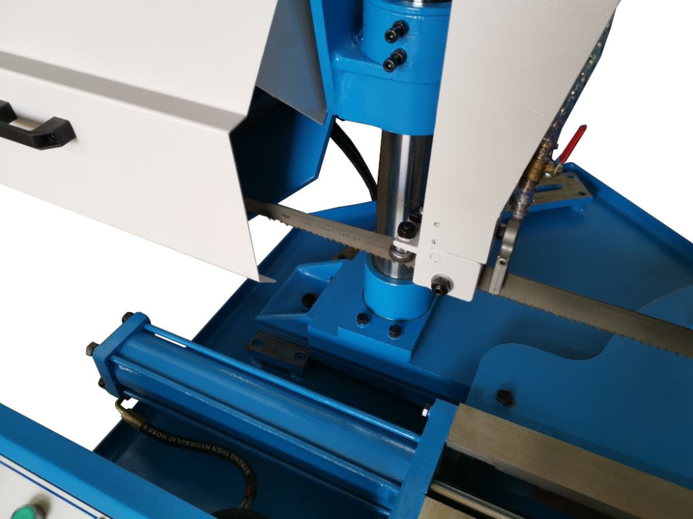 Полуавтоматический ленточнопильный станок с поворотной рамой MetalCraft GZ4240