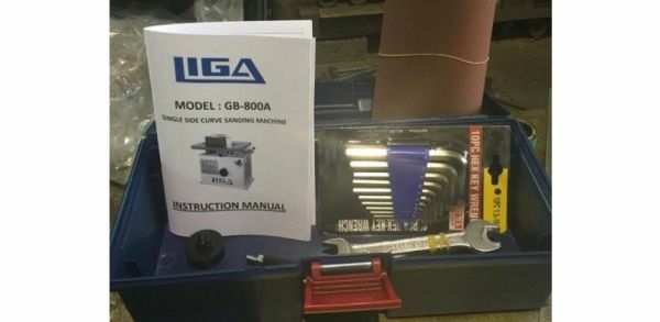 Односторонний шлифовальный станок проходного типа для криволинейных и прямолинейных брусковых деталей, мод. LIGA GB-800A