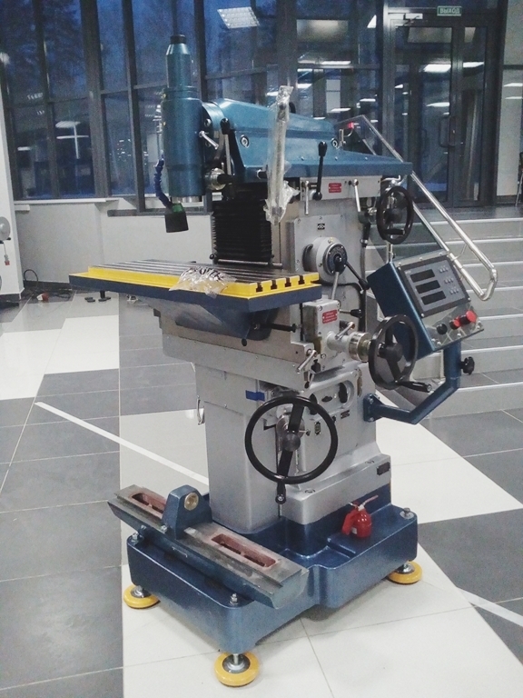 Широкоуниверсальный фрезерный станок СФ-676