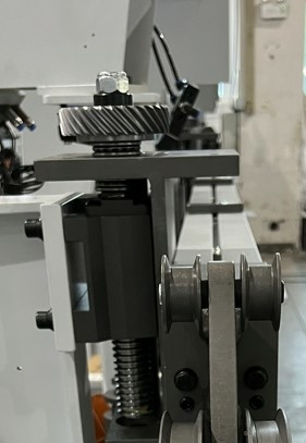 Автоматический кромкооблицовочный станок KDT KE-526G