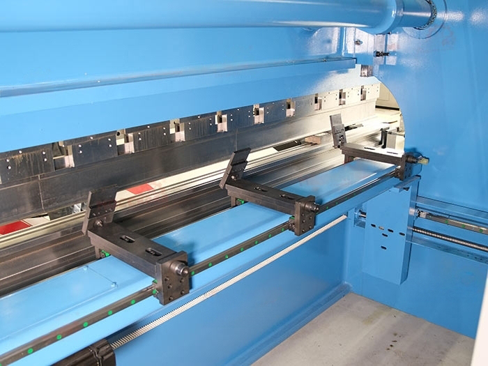 Листогибочный гидравлический пресс PBH100/3200 с руч.комп. прогиба с ЧПУ контрол. TP10S, производства Китай