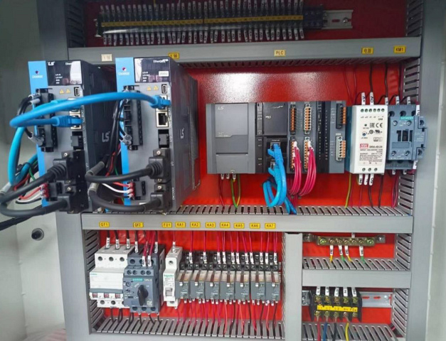 Шипорезные станки для ящичного шипа с ЧПУ QUADRO 3170A и 3190A