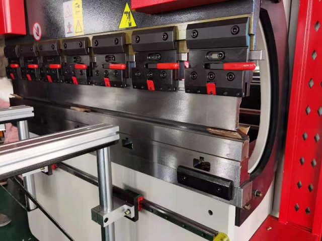 Синхронизированный гидравлический листогибочный пресс KPH 90-2600