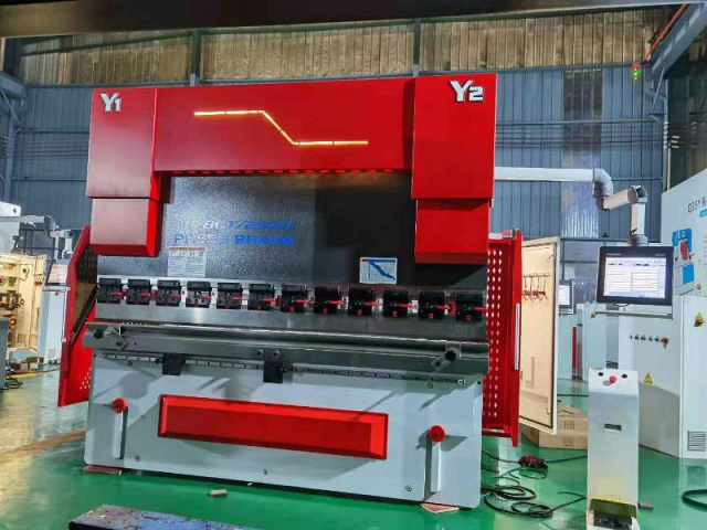 Синхронизированный гидравлический листогибочный пресс KPH 90-2600