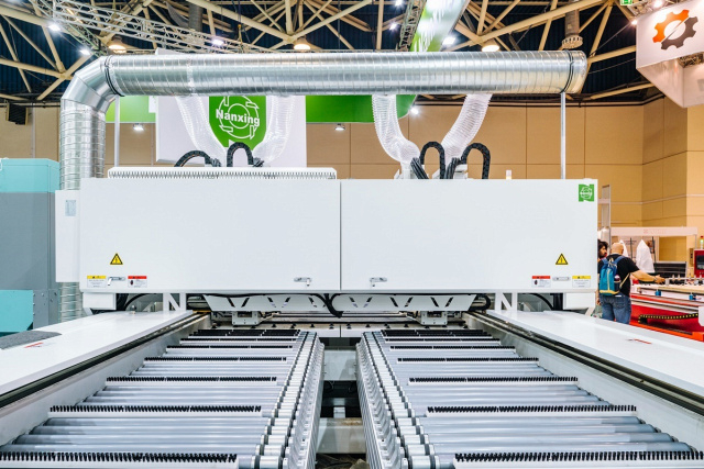 Сверлильно-присадочный центр с ЧПУ Nanxing ND712DTL