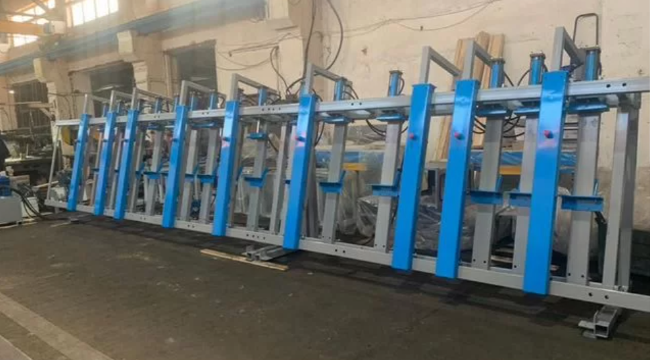 Пресс гидравлический SLU — PT c откатными пневматическими фронтальными прижимами