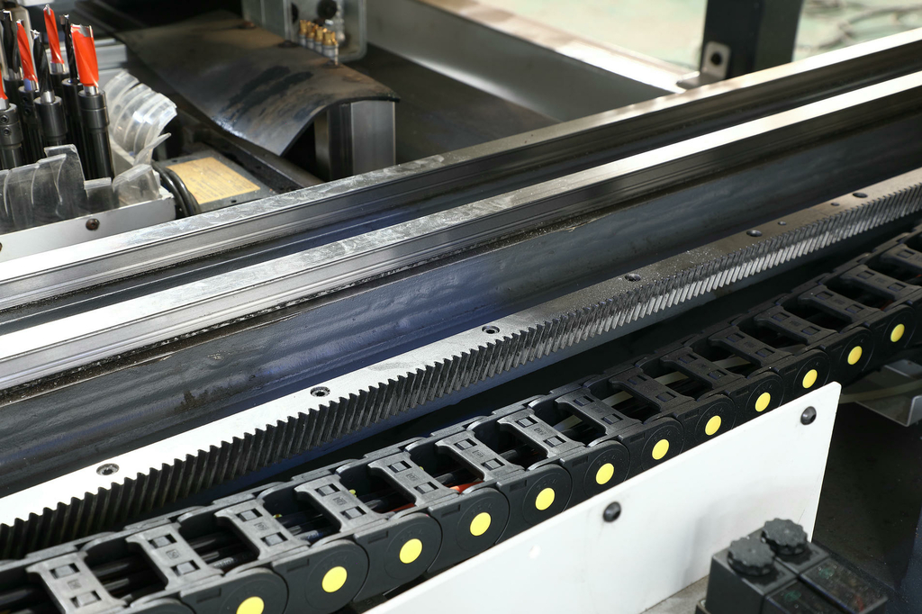 Сверлильно-присадочный центр с ЧПУ JIYU CD-612