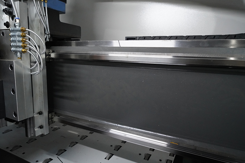 Сверлильно-присадочный центр с ЧПУ JIYU CD-612