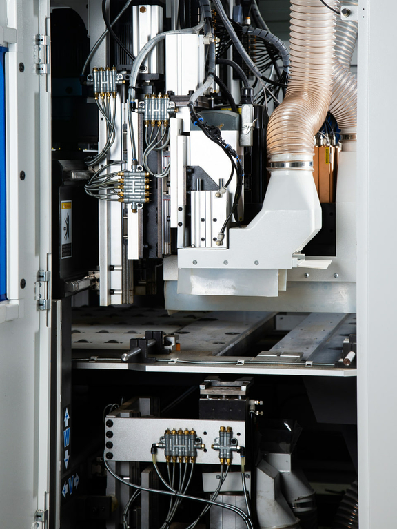 Сверлильно-присадочный центр с ЧПУ JIYU CD-612B