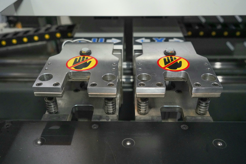 Сверлильно-присадочный центр с ЧПУ JIYU CD-612B