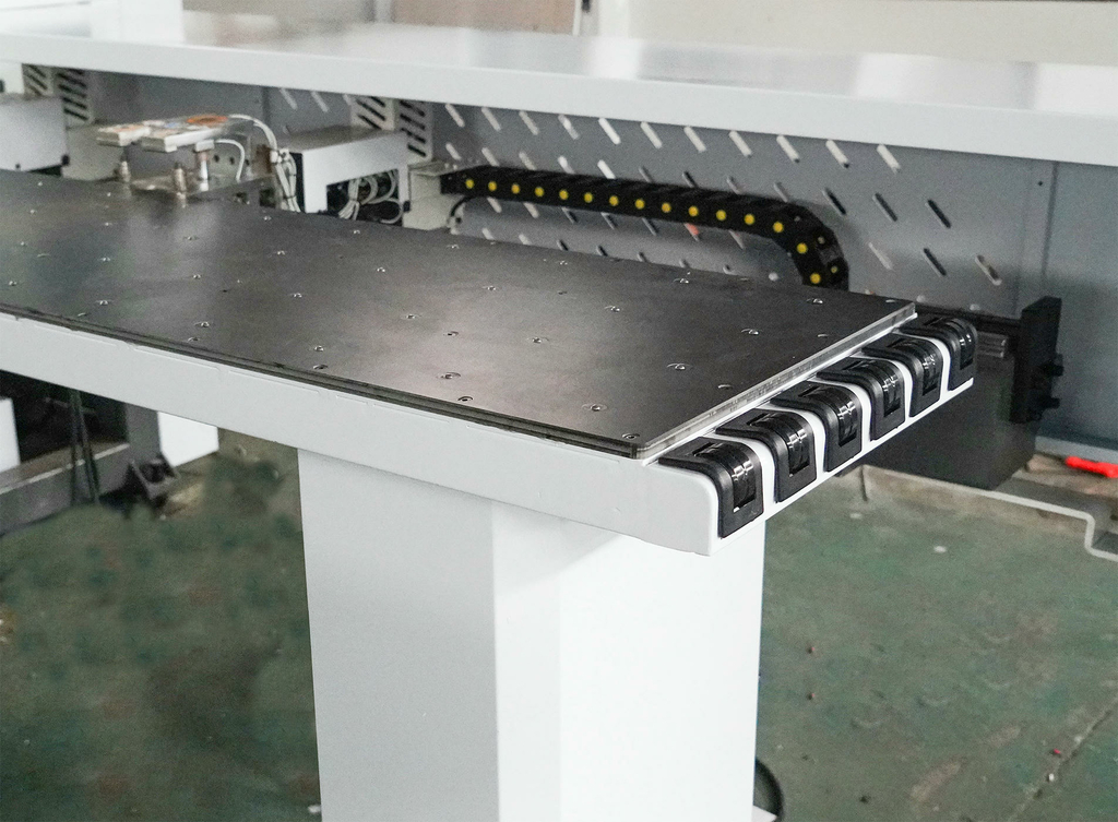 Сверлильно-присадочный центр с ЧПУ JIYU CD-612B