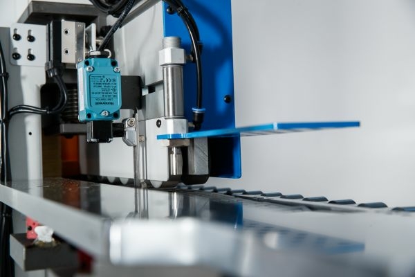 Автоматический кромкооблицовочный станок KDT KE-706