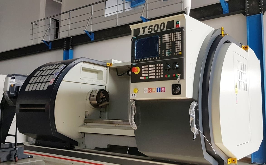 Токарный станок с ЧПУ Rais T500/2000