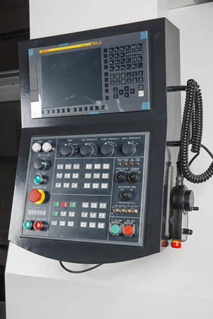 Токарный станок с наклонной станиной KTL65/1500 (NL635SC)