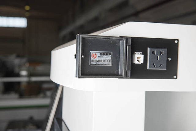 Токарный станок с наклонной станиной KTL65/1500 (NL635SC)