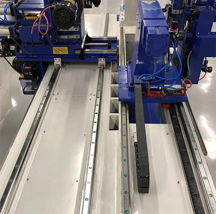 Токарный центр с ЧПУ с автозагрузкой заготовок Beaver 12D4 AUTO