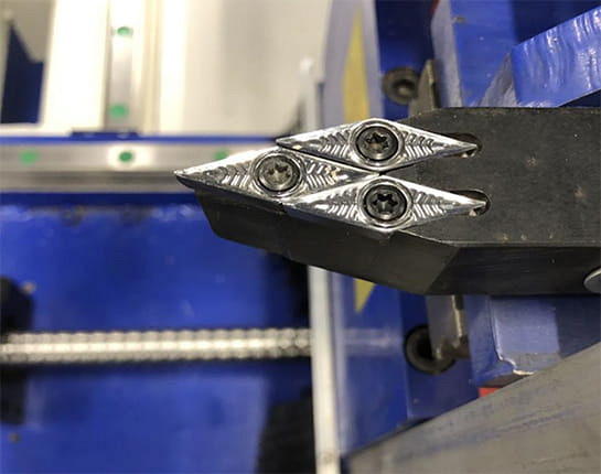 Токарный центр с ЧПУ с автозагрузкой заготовок Beaver 12D4 AUTO