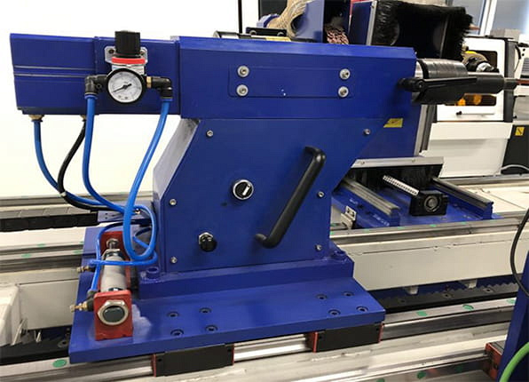 Токарный центр с ЧПУ с автозагрузкой заготовок Beaver 12D4 AUTO