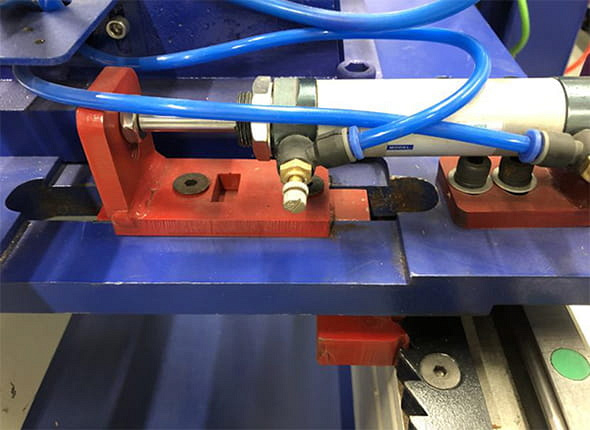 Токарный центр с ЧПУ с автозагрузкой заготовок Beaver 12D4 AUTO