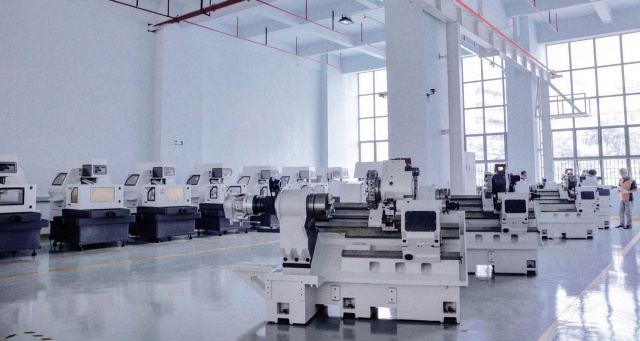 Токарный центр SPECTR TL2000LY/750