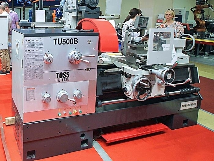 Токарный станок по металлу с УЦИ TU500B/1000